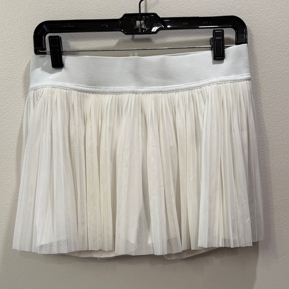 lululemon athletica Dresses & Skirts - Lululemon Mesh Pleat Tennis Skirt White Size 8